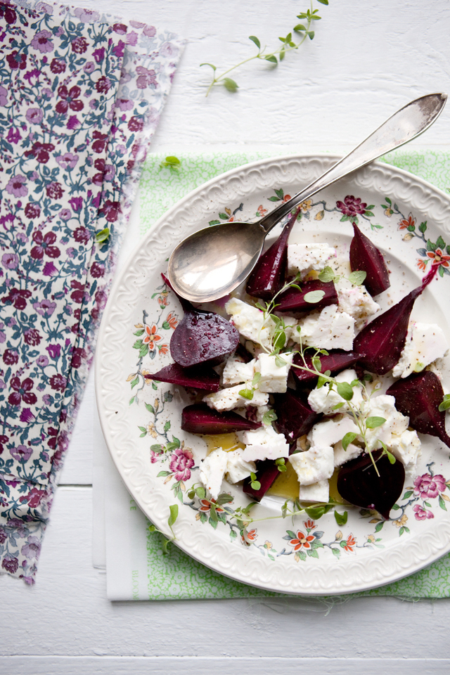 En lätt liten lunch – Rödbetor med Fetaost & Jordärtskockssoppa med Lax & Smörfräst Palmkål