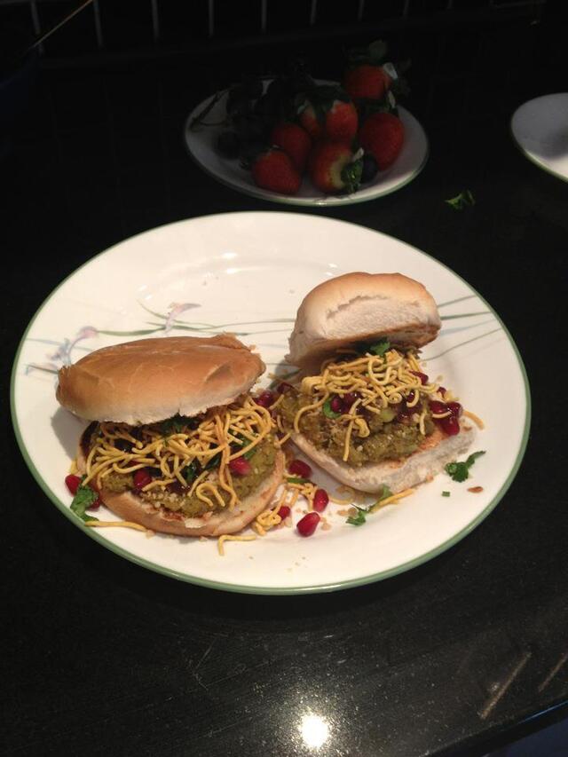 Gujarati dabeli (double roti)