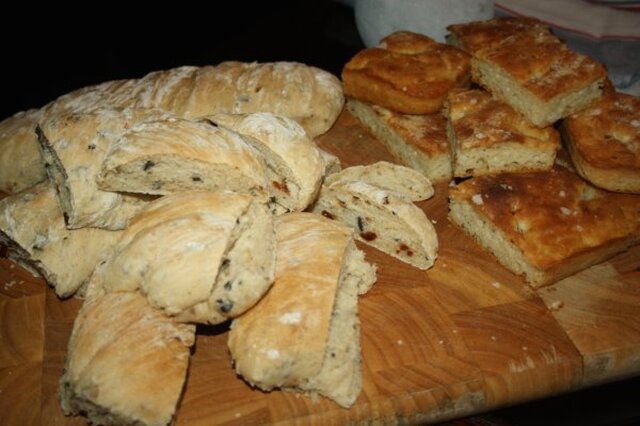 Focaccia med rödlök och parmesan