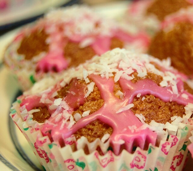 Kokosmuffins med rosa glasyr
