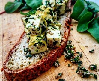 Glutenfritt bröd med tofu och spenat