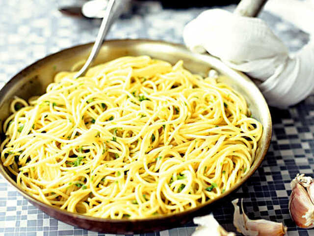 Spaghetti al olio, aglio e peperoncino