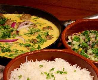 Indiska köttbullar med pistage och gurksallad