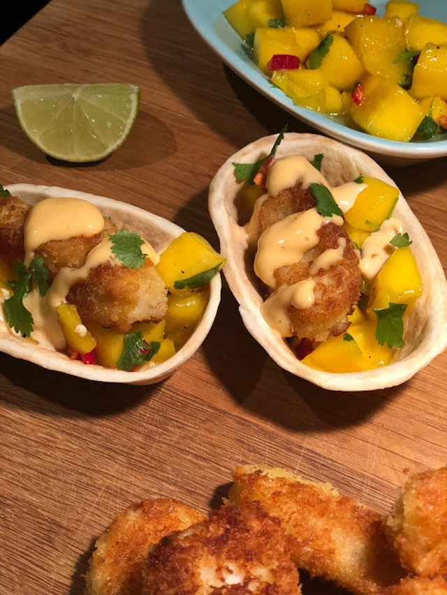 Fish tacos med hot mayo och mangosalsa