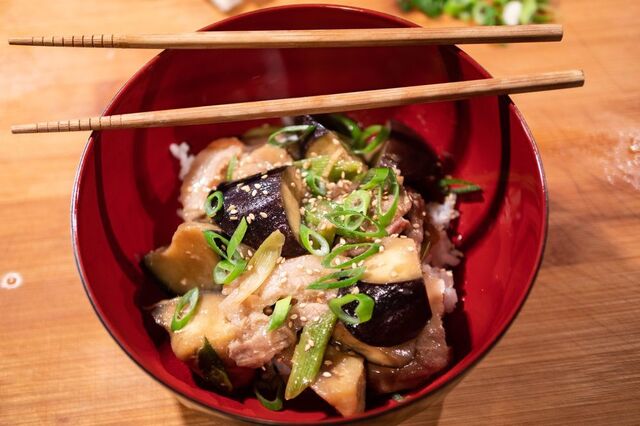 Fläsk och aubergine i misosås - Butaniku to nasuno misoitame (豚肉とナスの味噌炒め)