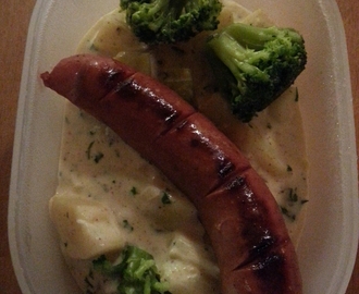 Senapspotatis, broccoli och bratwurst