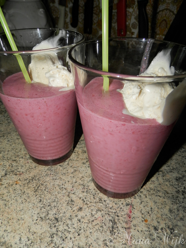Laktosfri jordgubbs- och blåbärsshake