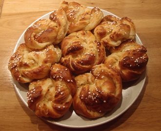 Bullar med kokos och aprikosmarmelad