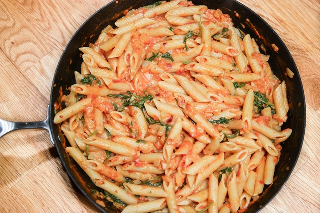Krämig tomat och spenat pasta