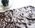 Godaste chokladkakan i långpanna – Frosting / chokladtopping – Recept