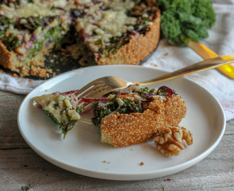 GLUTENFRI GRÖNKÅLSPAJ MED VALNÖTTER OCH CHEDDAROST