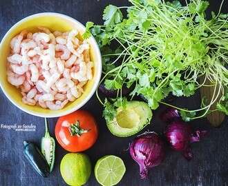 Himmelskt god räksallad med avokado och lime