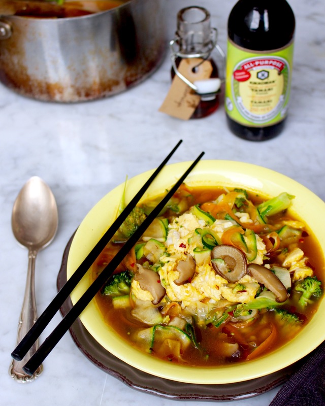 Ramen ”zoodles” grönsaksnudlar med tamari och citrongräs