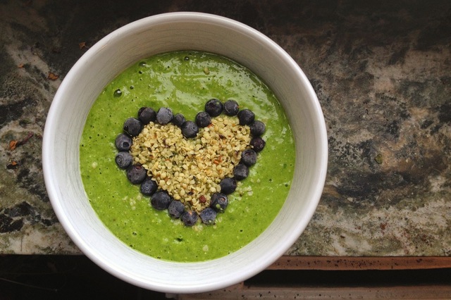 Grön smoothiebowl på Alla Hjärtans Dag!