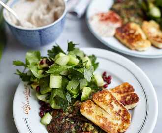 Zucchinifritters med halloumi