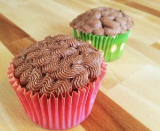 Glutenfria vaniljcupcakes med chokladfrosting