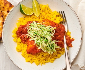 Kyckling tikka masala med ärt- och spetskålssallad