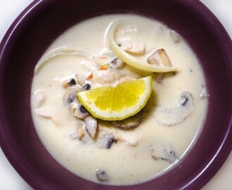 Kycklingsoppa med kokosmjölk – Tom Kha Gai