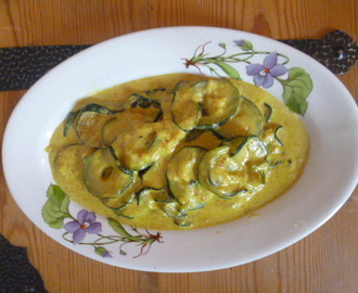 Squash i currysås – Krämig ayurvedisk squashcurry – Dudhi kari