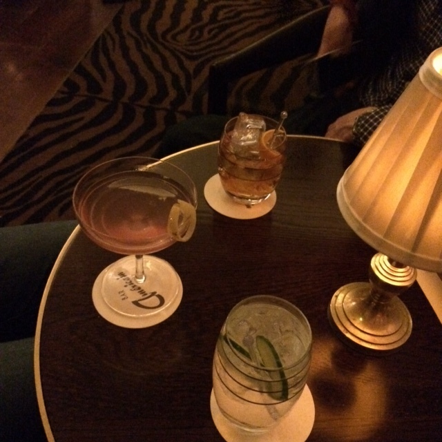 Drinkar på Bar Americain, Piccadilly