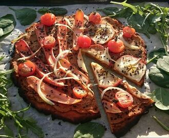 Sötpotatispizza med soltorkade tomater och linskräm