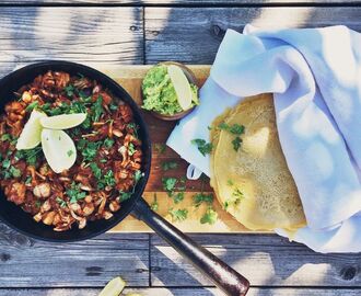 Pulled jackfruit, guacamole och koriander i glutenfria tortillas