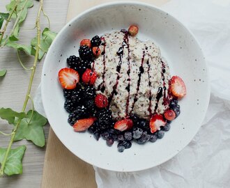 Vegan Protein Rich Vanilla Porridge with Fresh Berries, Almond Milk and Raw Blueberry Juice.