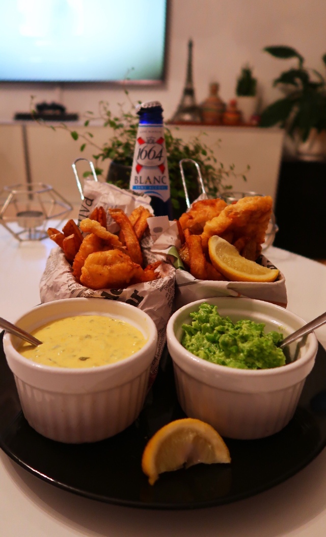 Fish n’ chips med remouladsås och ärtpuré
