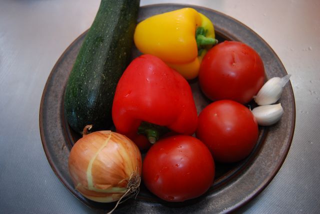 Tagliatelle med zucchini och paprika