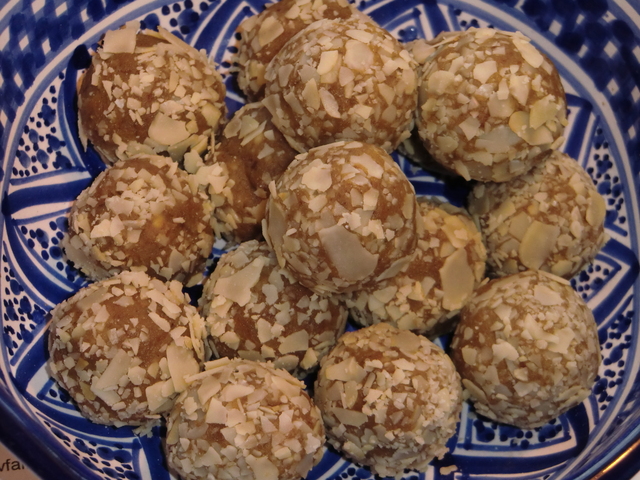 Ost- och pepparkaksbollar med mandel och grönmögelost - gluten och laktosfria
