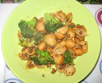 Gnocchi med köttfärs alt renskav, röd paprika, broccoli & soja