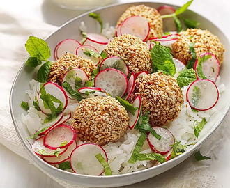 Falafel på sötpotatis med limekräm