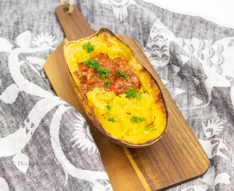 Spaghetti Squash with Tomato Sauce