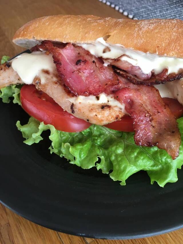Kycklingfilé/bacon smörgås