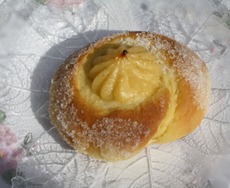 Glutenfria Karlsbaderbullar med vanilj