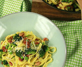 Krämig pasta med sidfläsk och parmesan