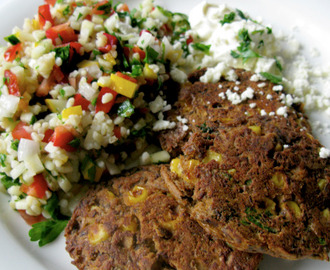 Svart bön/majs-burgare och en lottanpassad tabouleh