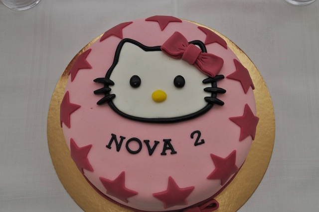 Novas 2 årstårta!