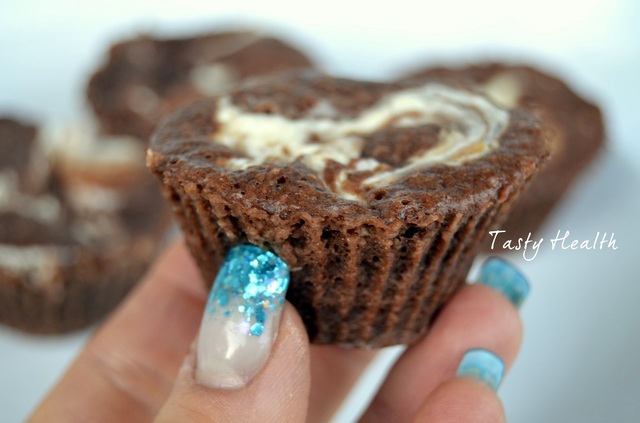 2 minuters choklad cupcakes med apelsin & cream cheese swirl