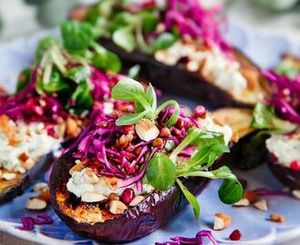 Bakad aubergine med fetaost och granatäpple