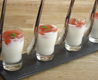 Vaniljpannacotta med rabarbertopping