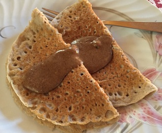 Glutenfria proteinpannkakor med "kanelbulletopping"