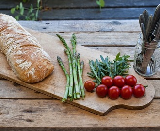 Surdegsfralla med vildjäst och en sandwich av det