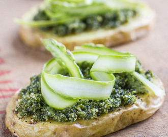 Potato slices with vegan pesto and asparagus