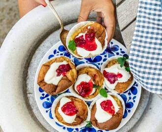 Pannkaksmuffins med grädde och sylt