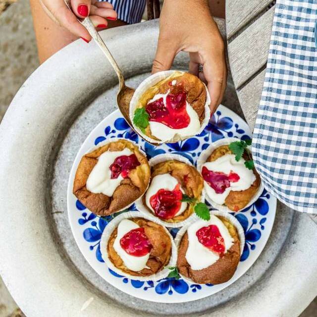 Pannkaksmuffins med grädde och sylt