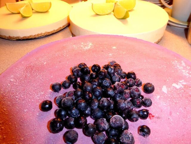 Fryst limecheesecake & blåbärscheesecake