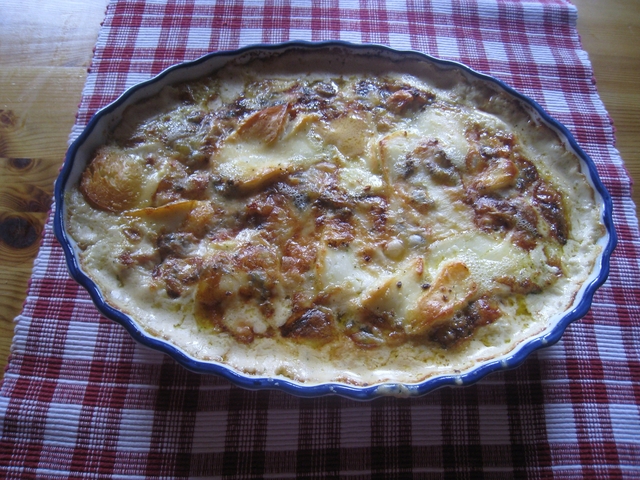 Halloumi och gorgonzola gratinerad kycklingfilé.