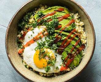 Snabb couscous bowl med ägg och avokado