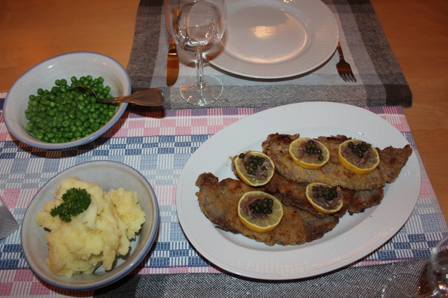 Wienerschnitzel med mos och ärtor